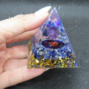 Orgonita Pirámide sodalita y amatista