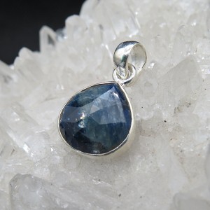 Colgante cianita y plata