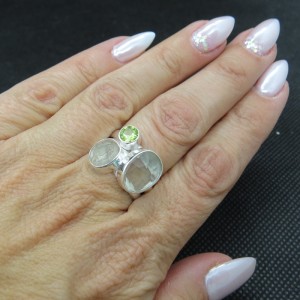 Anillo prasiolita, olivino y plata