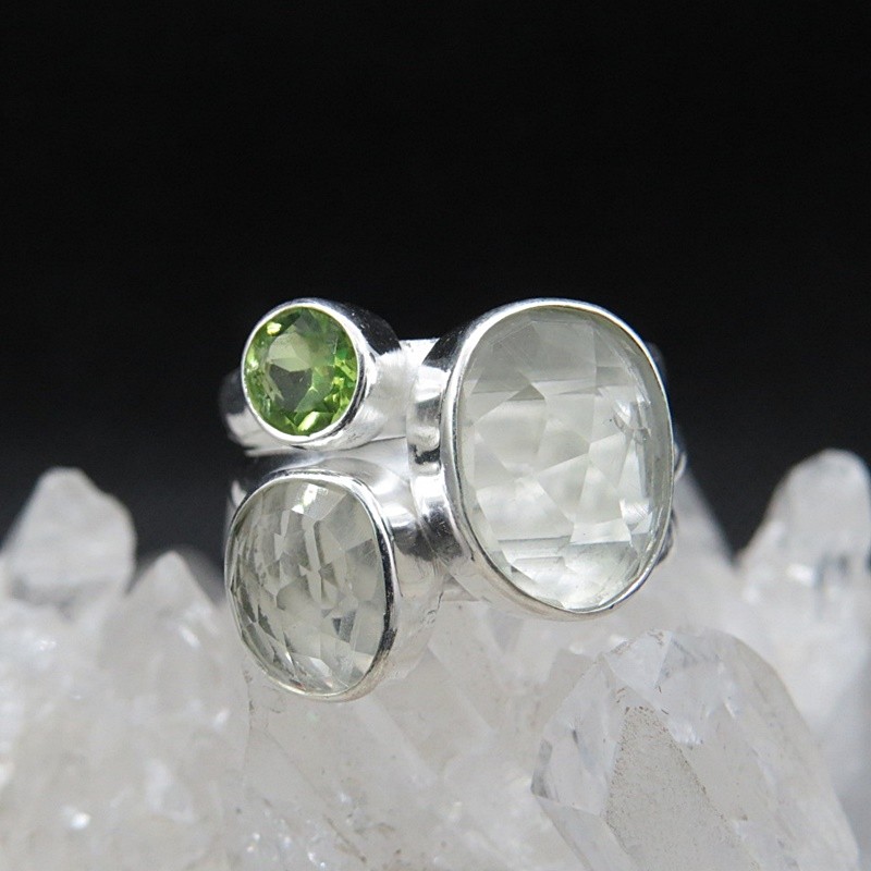 Anillo prasiolita, olivino y plata