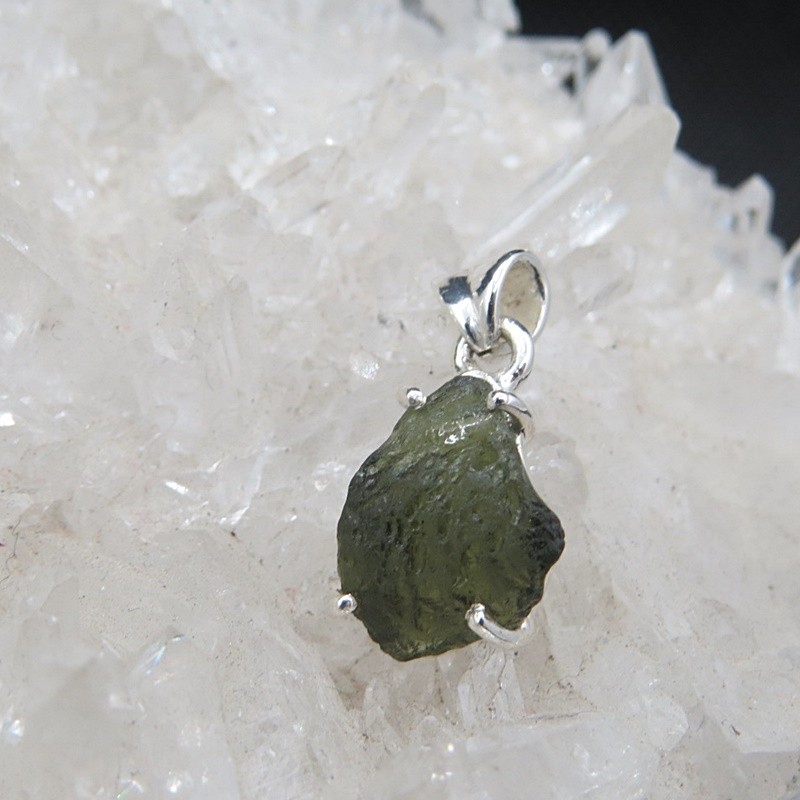Colgante moldavita y plata