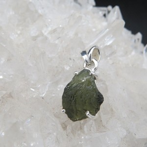 Colgante moldavita y plata