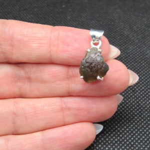 Colgante moldavita y plata