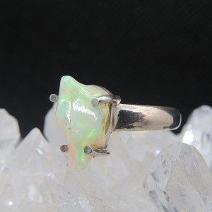 Anillo ópalo blanco natural y plata