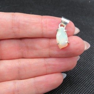 Colgante ópalo blanco y plata