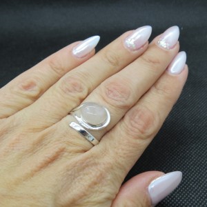 Anillo cuarzo rosa y plata