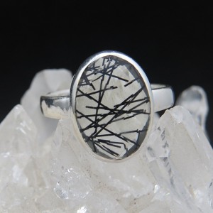 Anillo cuarzo turmalinado y plata
