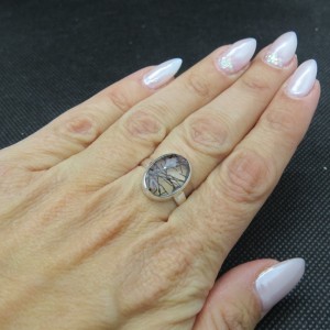 Anillo cuarzo turmalinado y plata