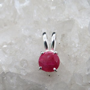 Colgante rubí y plata