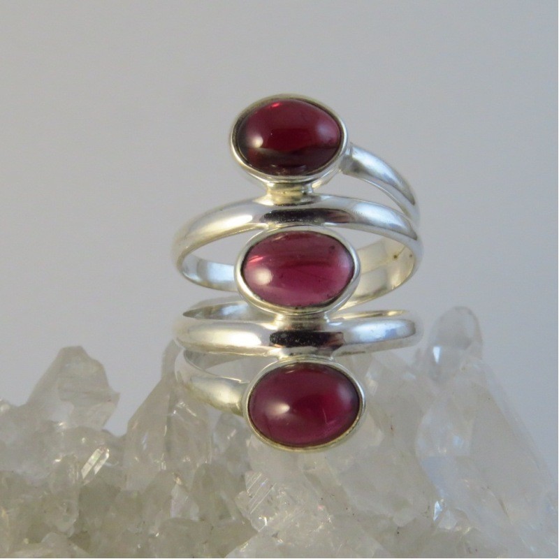 Anillo granate y plata Anillo granate y plata